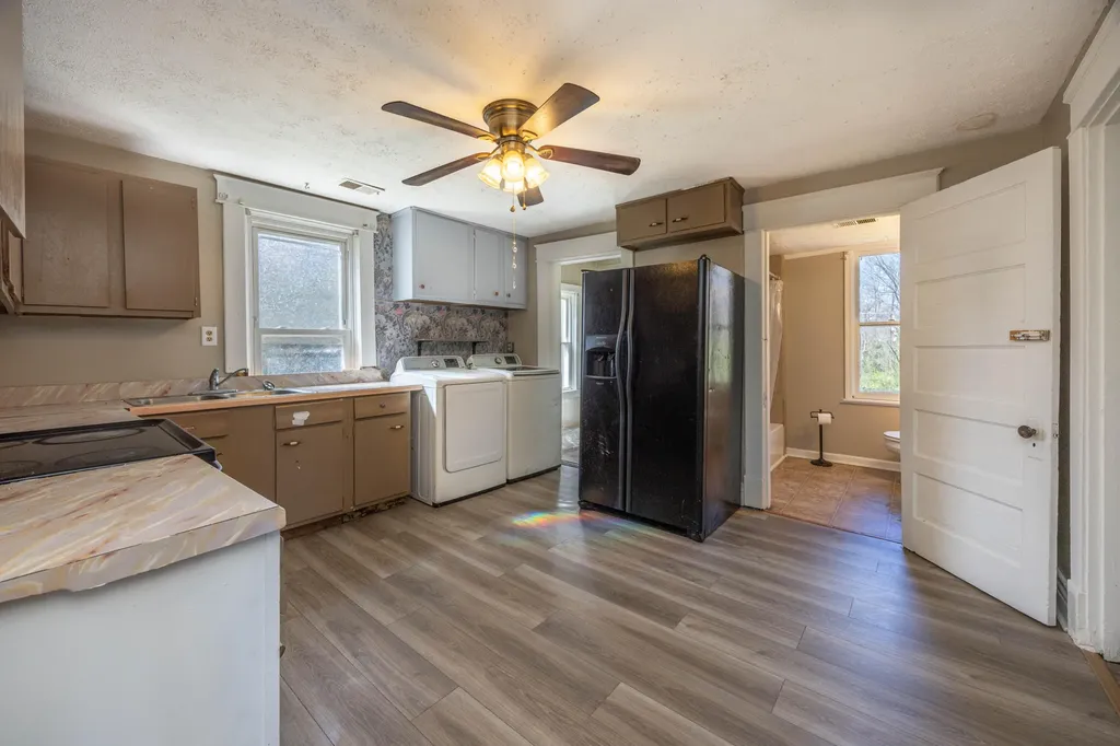 1059 Vine Street Paris KY 40361
