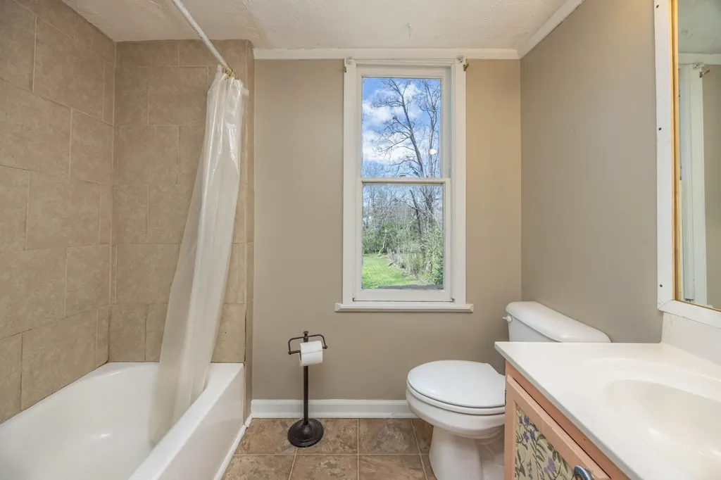 1059 Vine Street Paris KY 40361