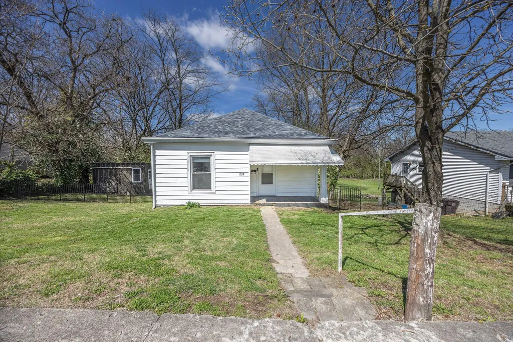 1059 Vine Street Paris KY 40361
