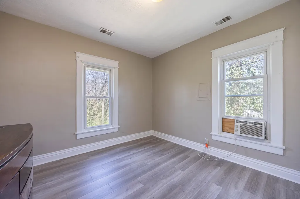 1059 Vine Street Paris KY 40361