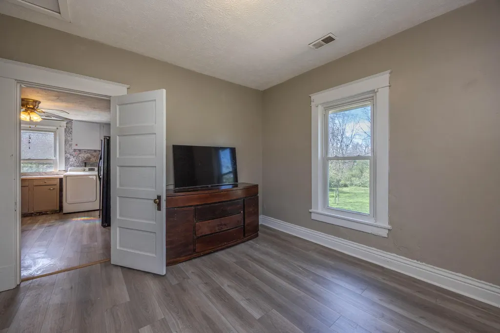 1059 Vine Street Paris KY 40361