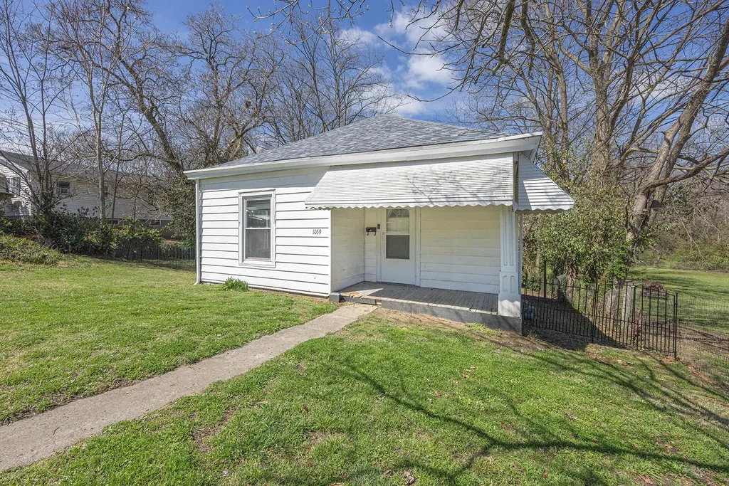 1059 Vine Street Paris KY 40361