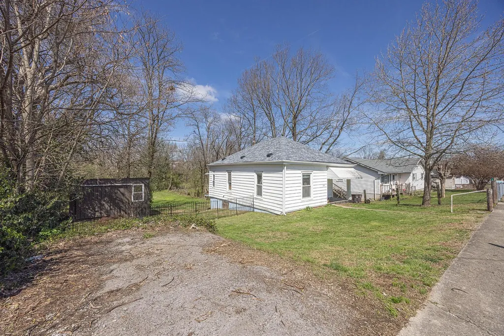 1059 Vine Street Paris KY 40361