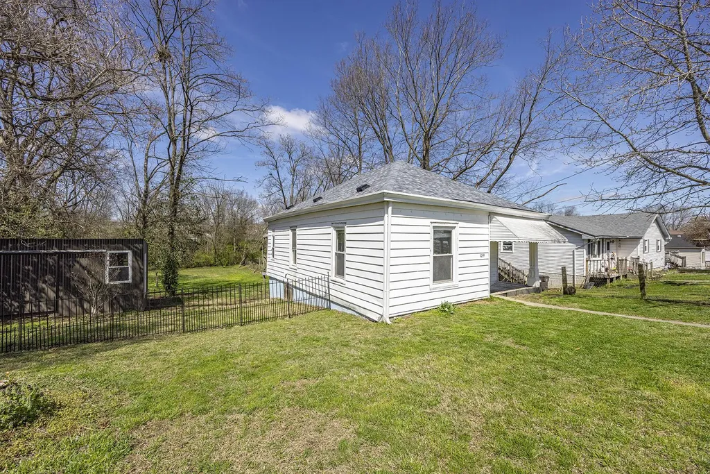 1059 Vine Street Paris KY 40361