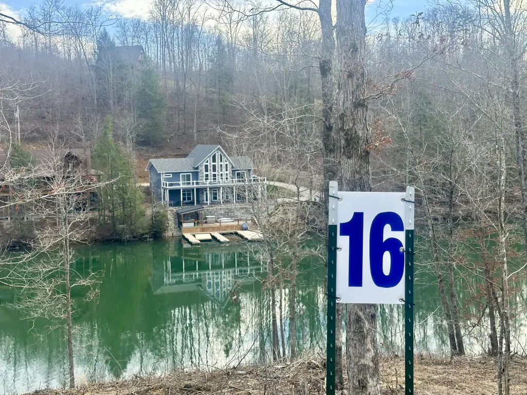 Lot 16 Sleepy Hollow Road East Bernstadt KY 40729