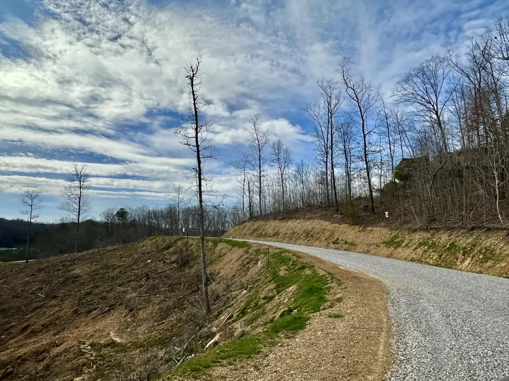 Lot 16 Sleepy Hollow Road East Bernstadt KY 40729