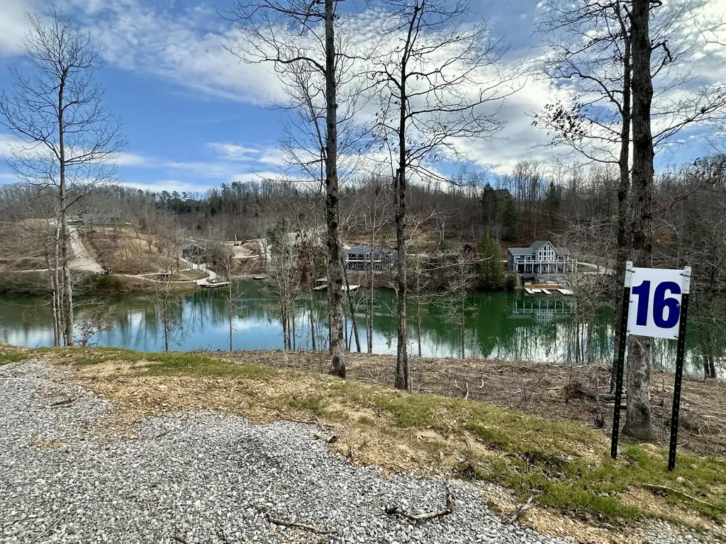 Lot 16 Sleepy Hollow Road East Bernstadt KY 40729