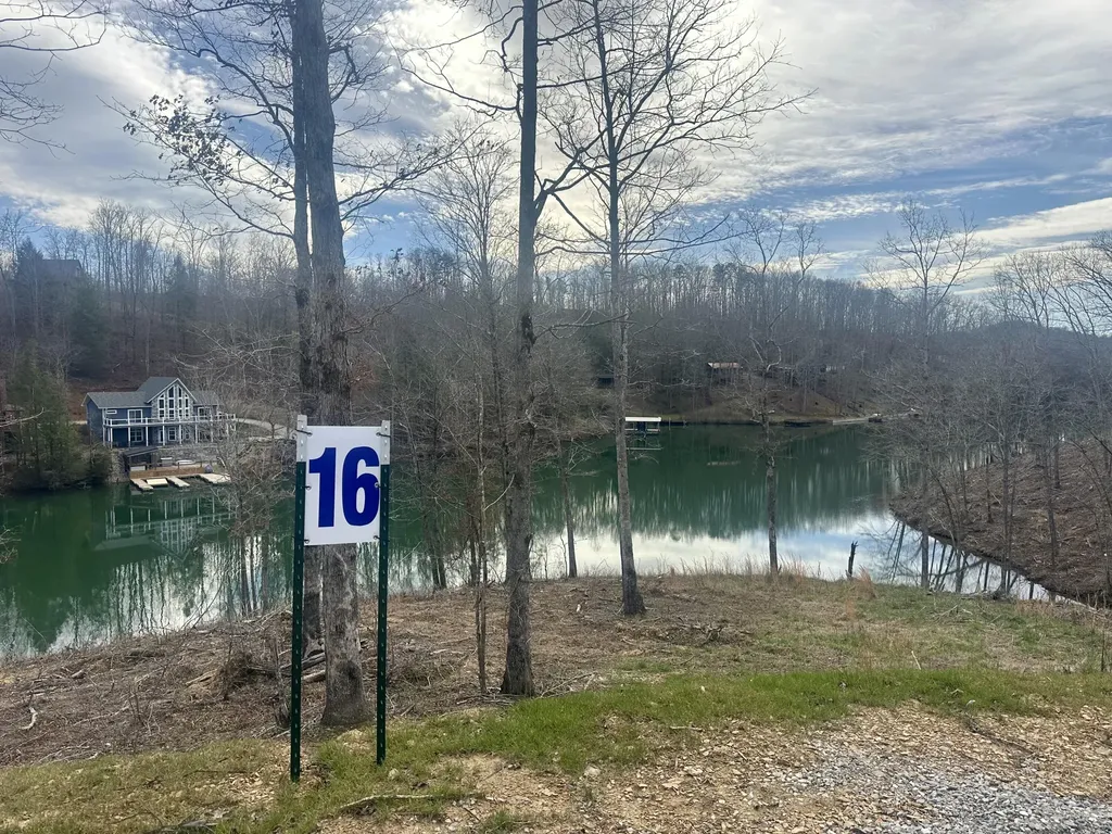 Lot 16 Sleepy Hollow Road East Bernstadt KY 40729