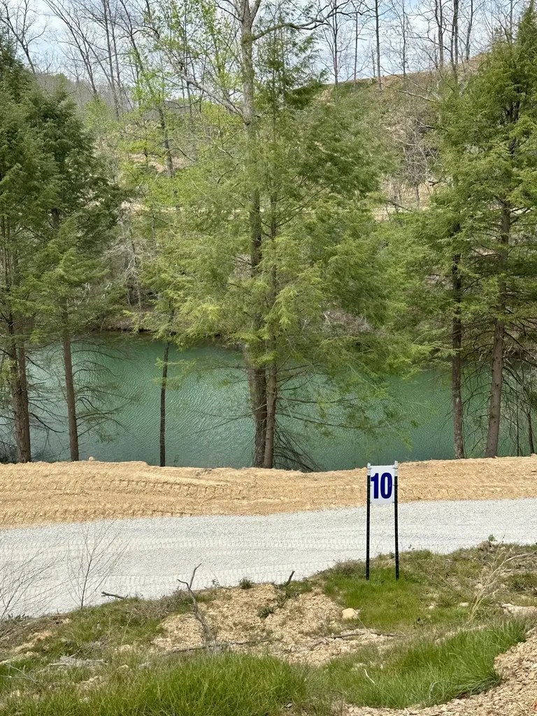 Lot 10 Sleepy Hollow Road East Bernstadt KY 40729
