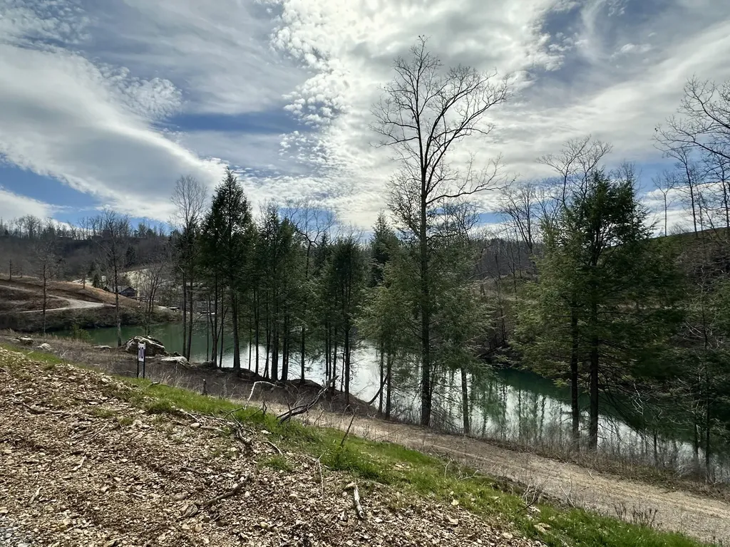 Lot 10 Sleepy Hollow Road East Bernstadt KY 40729
