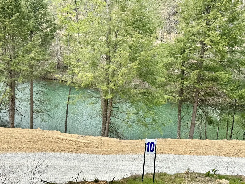 Lot 10 Sleepy Hollow Road East Bernstadt KY 40729