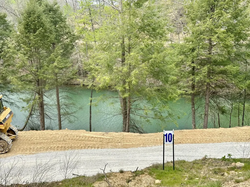 Lot 10 Sleepy Hollow Road East Bernstadt KY 40729