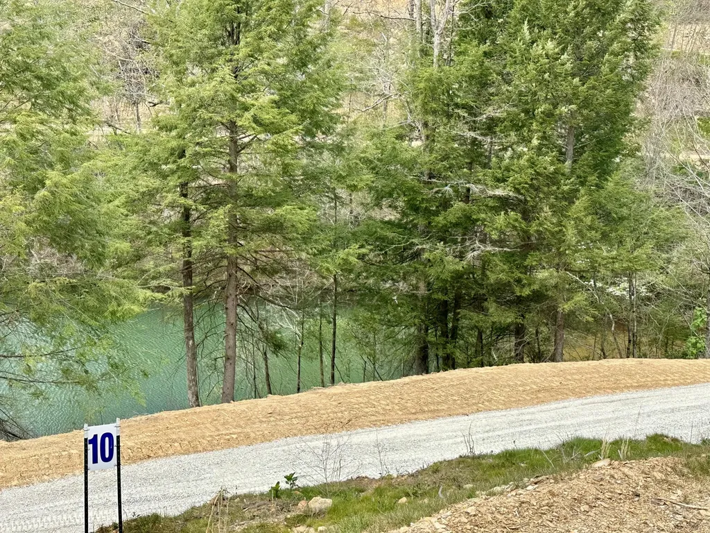 Lot 10 Sleepy Hollow Road East Bernstadt KY 40729