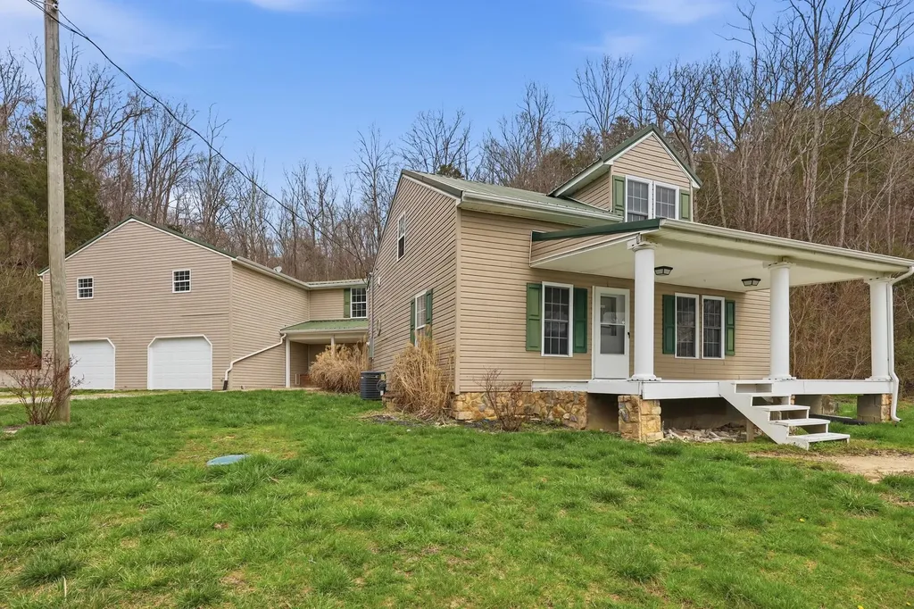 1056 River Road Lawrenceburg KY 40342