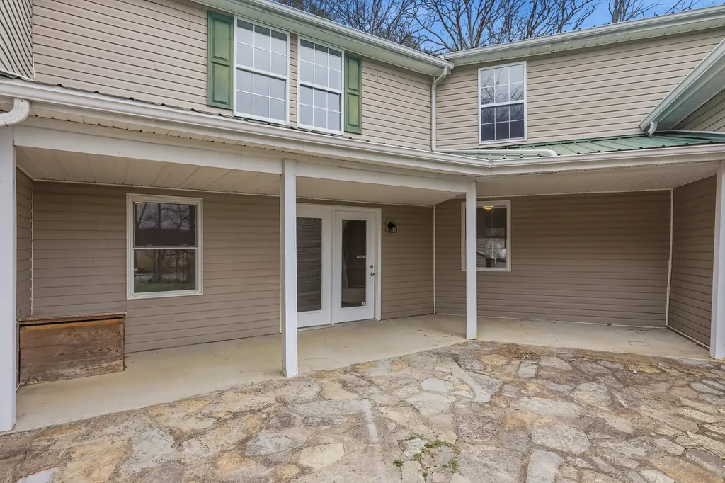 1056 River Road Lawrenceburg KY 40342