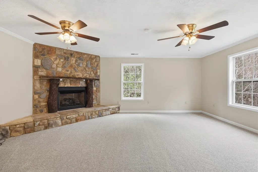 1056 River Road Lawrenceburg KY 40342