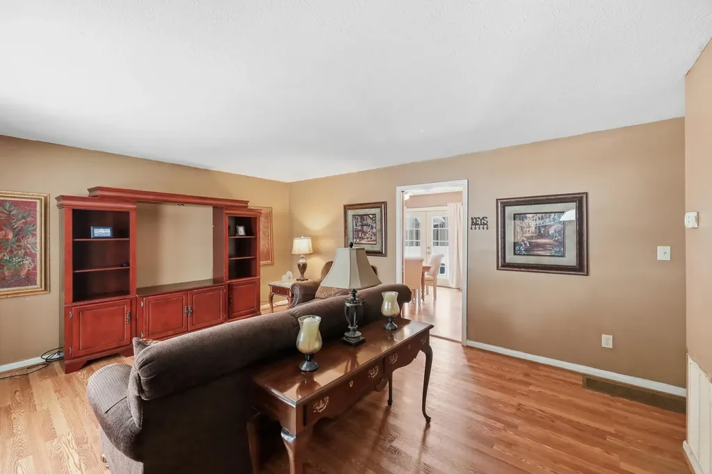107 Loy Street Versailles KY 40383