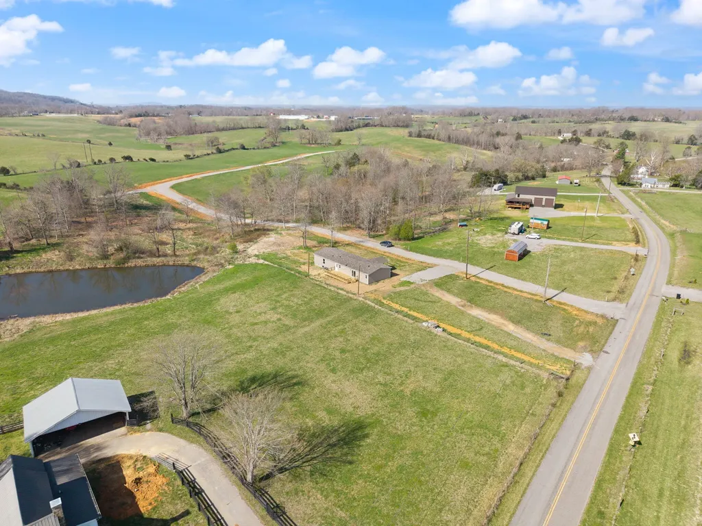 906 Denney Road Albany KY 42602
