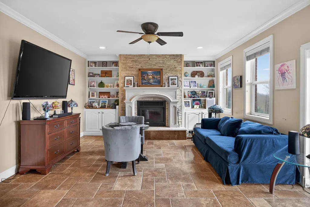 202 Palisades Pointe Drive Lancaster KY 40444