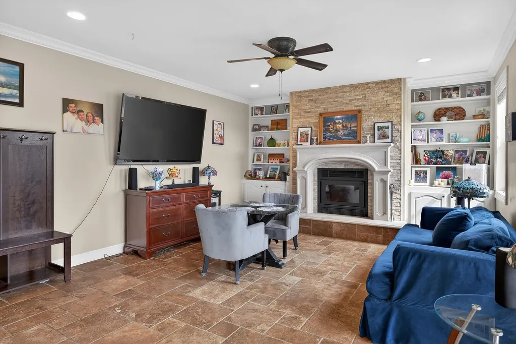 202 Palisades Pointe Drive Lancaster KY 40444