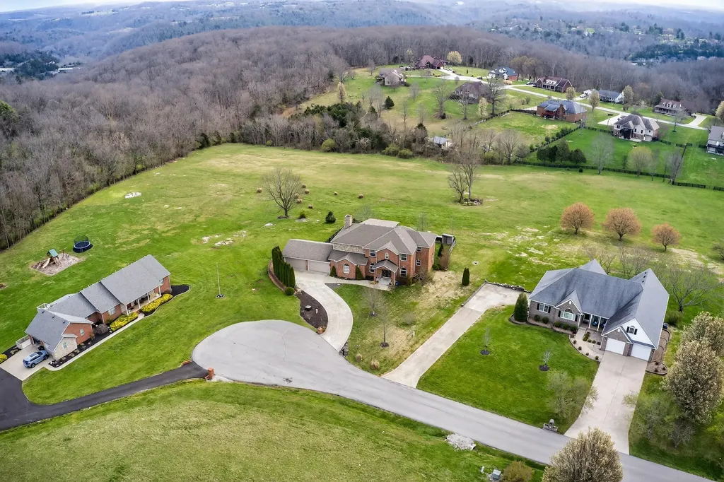202 Palisades Pointe Drive Lancaster KY 40444