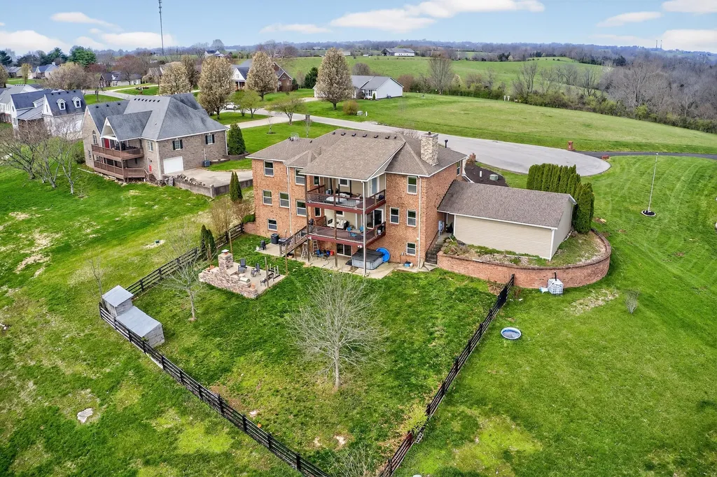 202 Palisades Pointe Drive Lancaster KY 40444