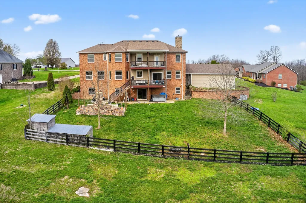202 Palisades Pointe Drive Lancaster KY 40444