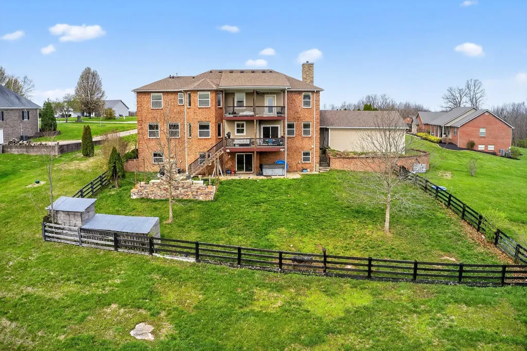 202 Palisades Pointe Drive Lancaster KY 40444
