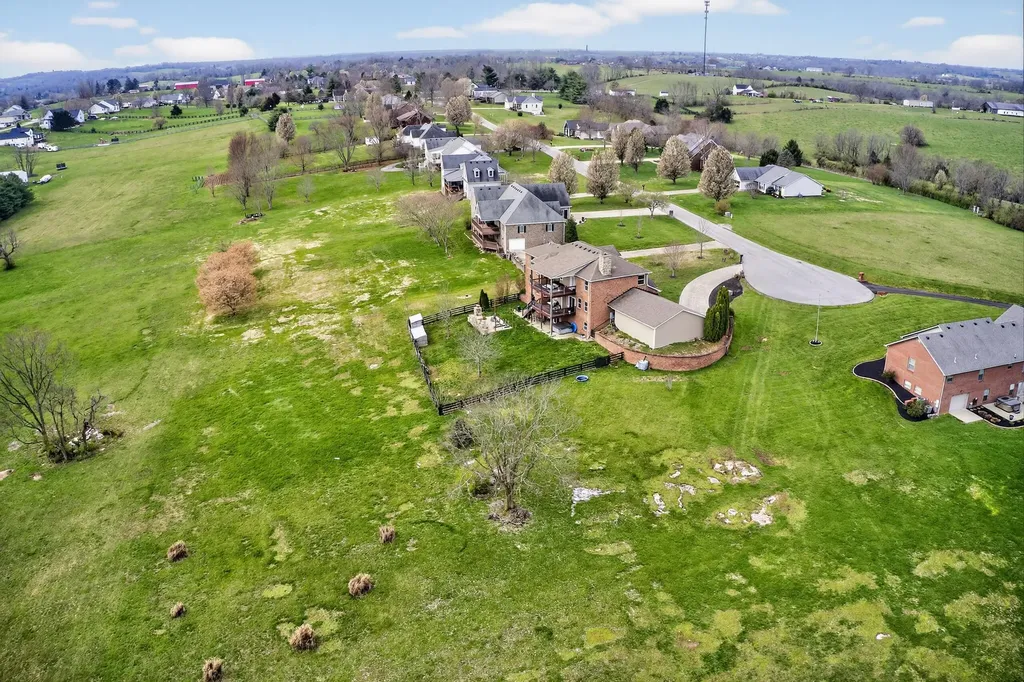 202 Palisades Pointe Drive Lancaster KY 40444