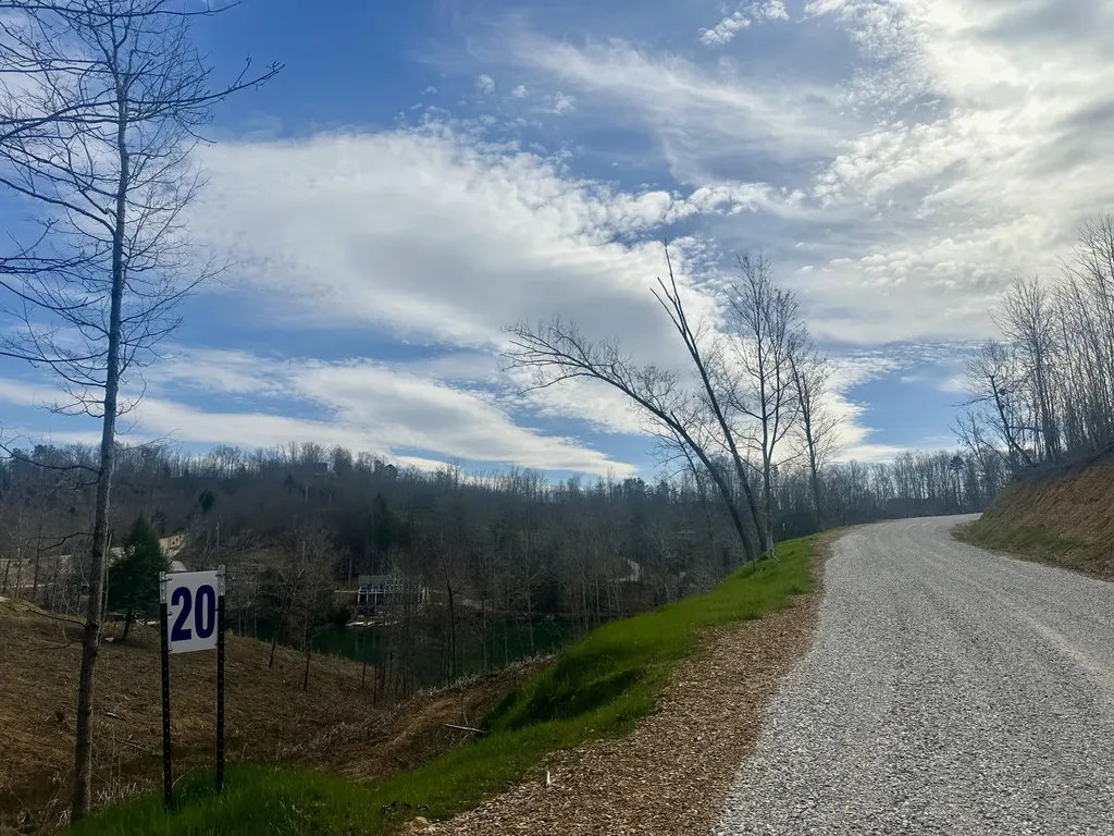 Lot 20 Sleepy Hollow Road East Bernstadt KY 40729