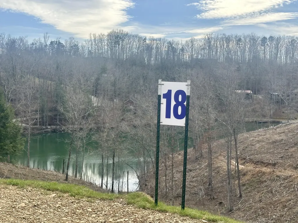 Lot 18 Sleepy Hollow Road East Bernstadt KY 40729