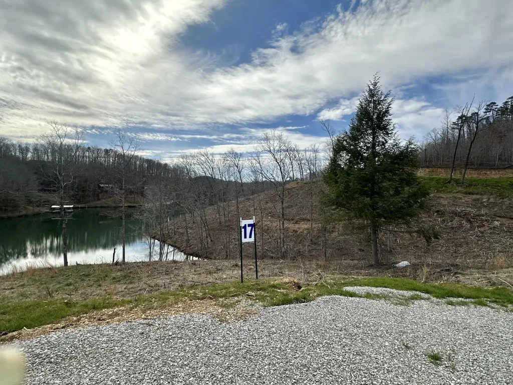 Lot 17 Sleepy Hollow Road East Bernstadt KY 40729