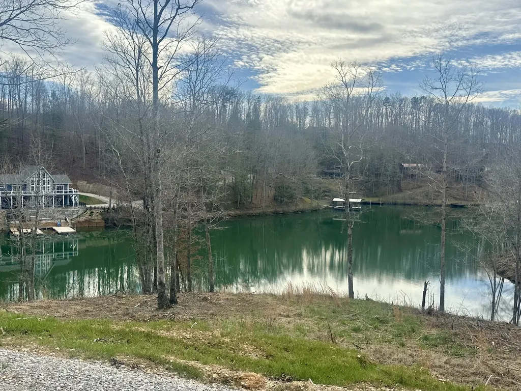 Lot 17 Sleepy Hollow Road East Bernstadt KY 40729