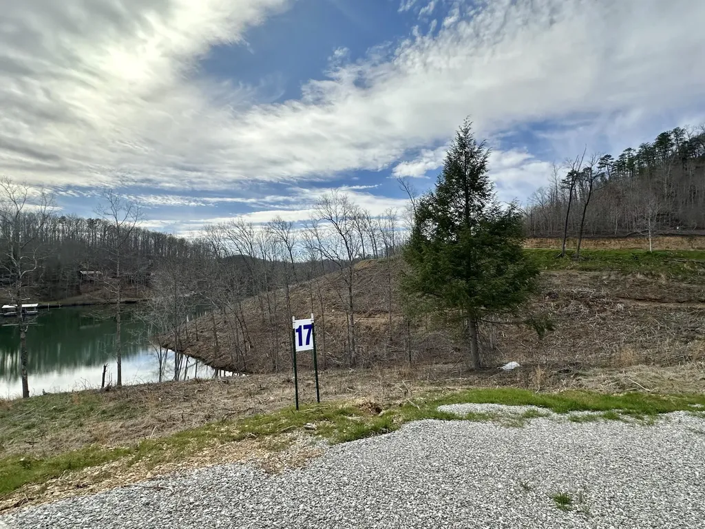 Lot 17 Sleepy Hollow Road East Bernstadt KY 40729