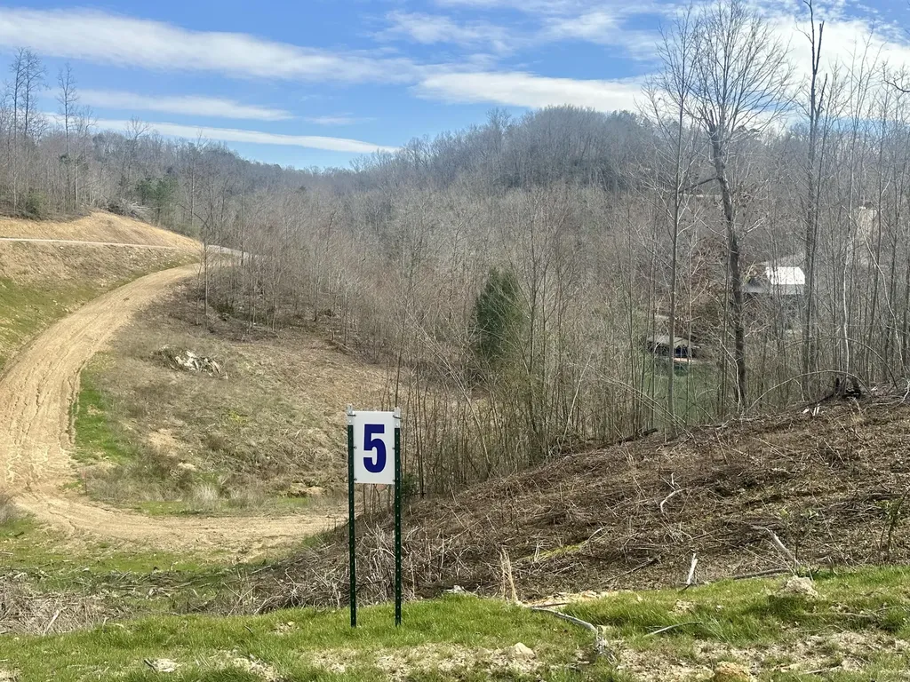 Lot 5 Sleepy Hollow Road East Bernstadt KY 40729