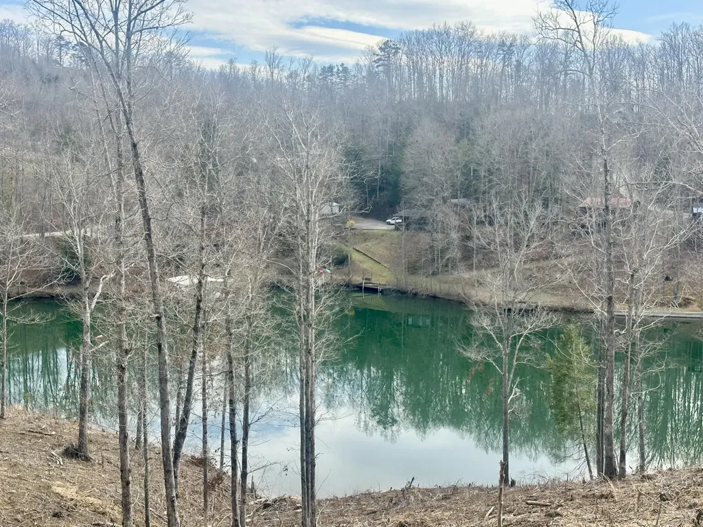 Lot 26 Sleepy Hollow Road East Bernstadt KY 40729