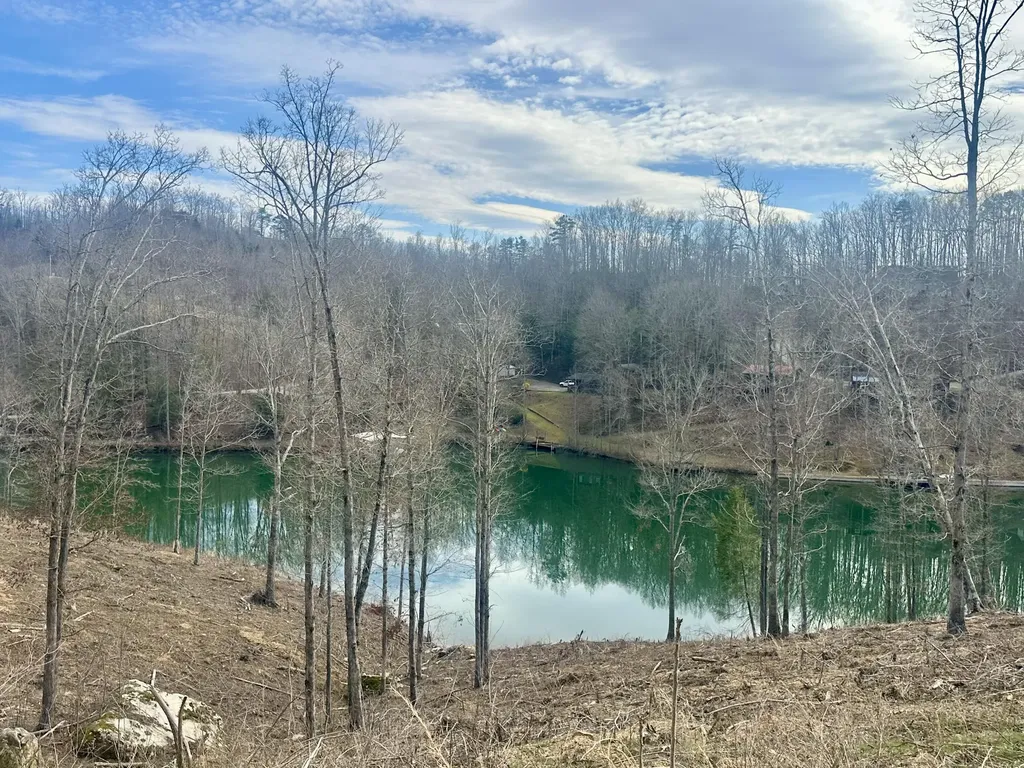 Lot 26 Sleepy Hollow Road East Bernstadt KY 40729