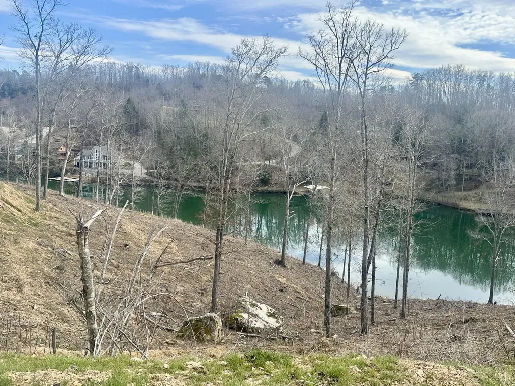 Lot 26 Sleepy Hollow Road East Bernstadt KY 40729