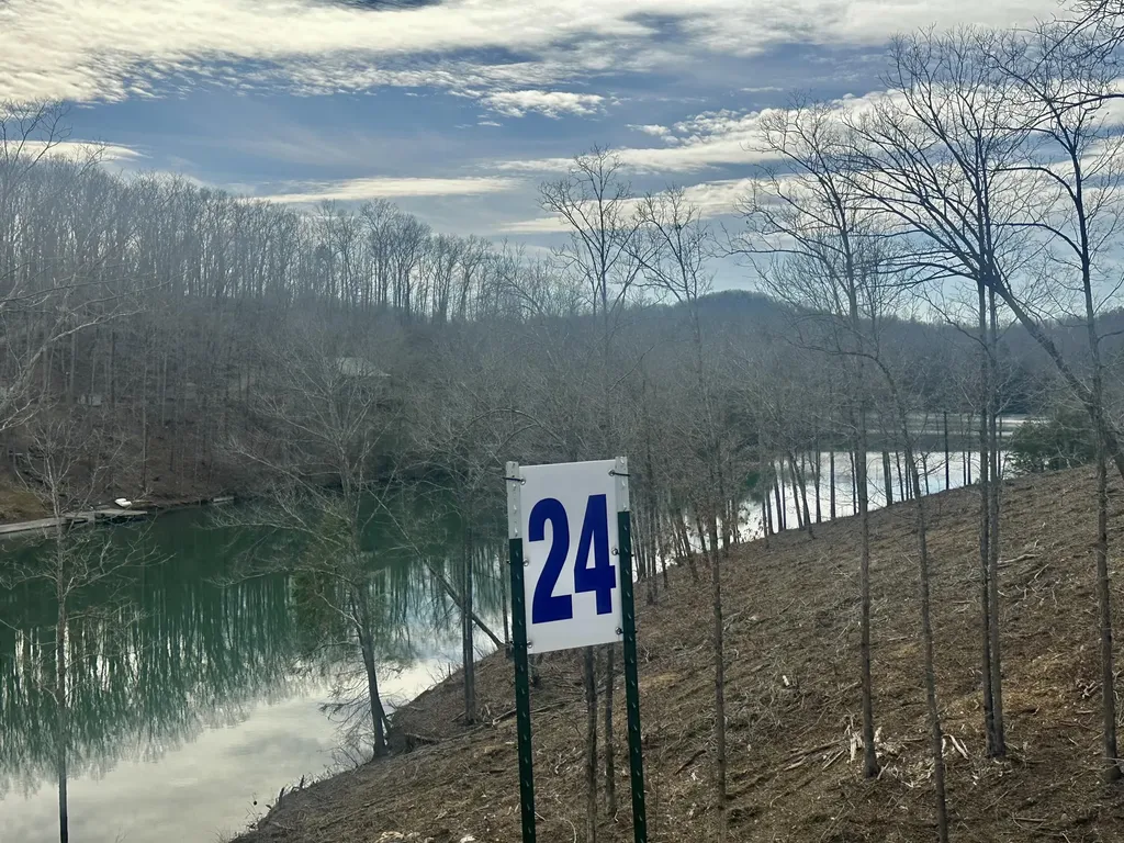 Lot 24 Sleepy Hollow Road East Bernstadt KY 40729