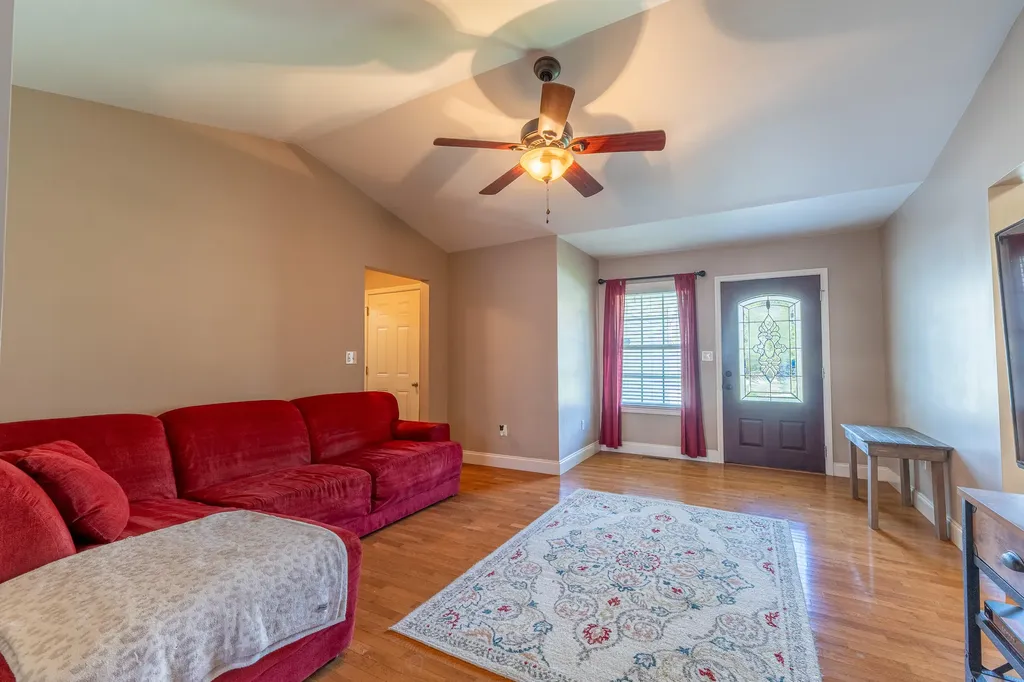 1299 E Pittsburg Church Road London KY 40741