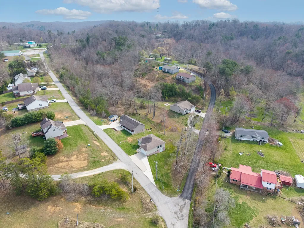1299 E Pittsburg Church Road London KY 40741
