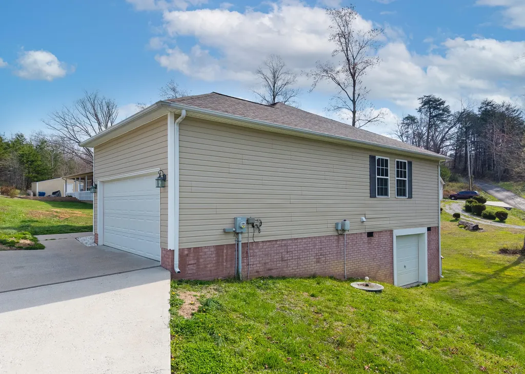1299 E Pittsburg Church Road London KY 40741