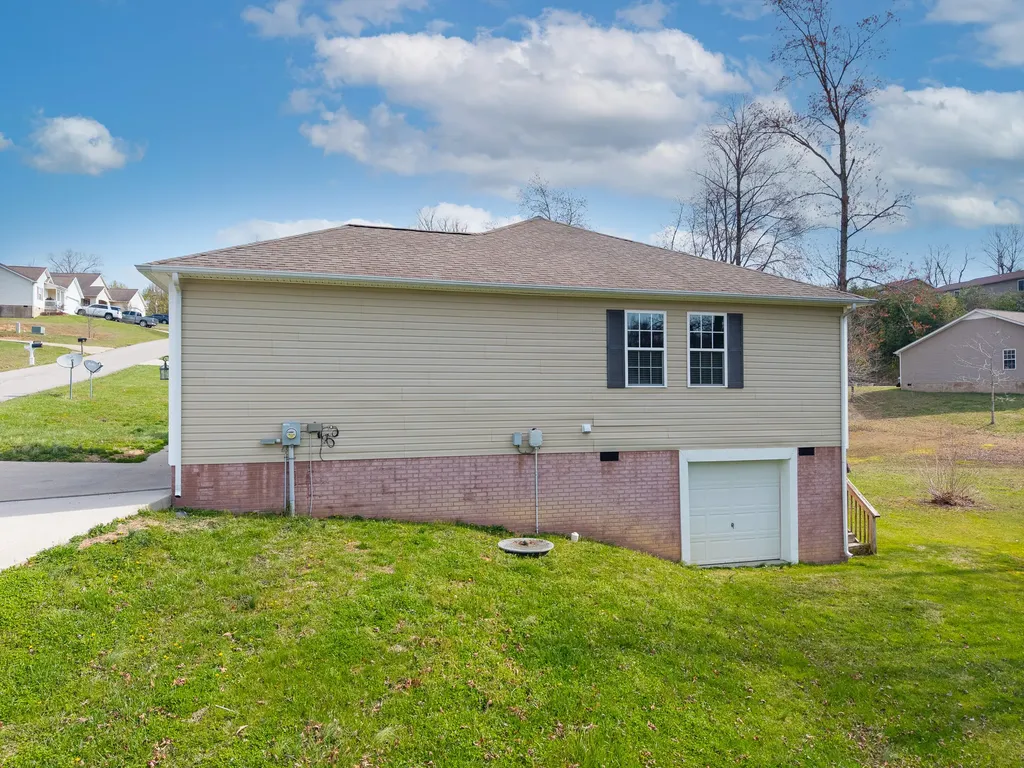 1299 E Pittsburg Church Road London KY 40741