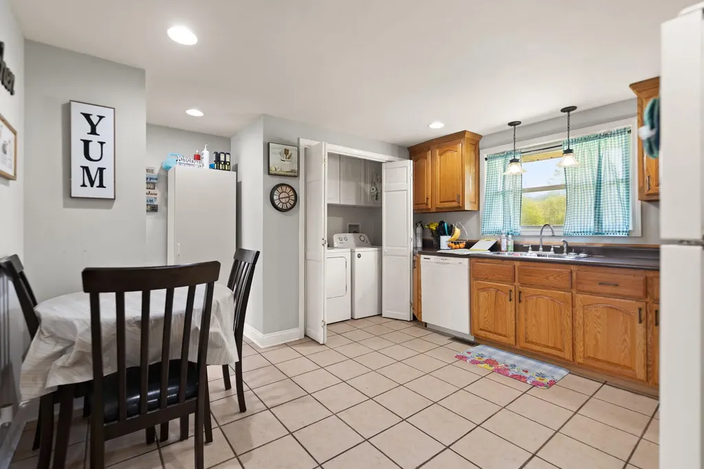 386 B Boggs Road London KY 40744
