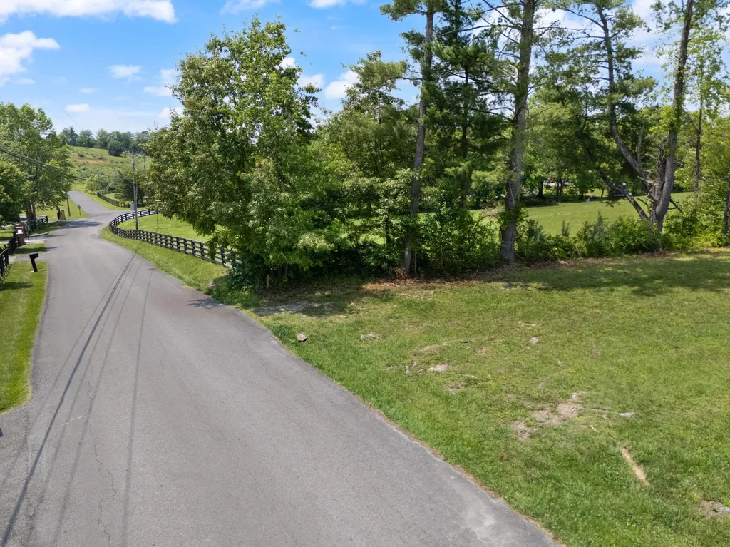 386 B Boggs Road London KY 40744