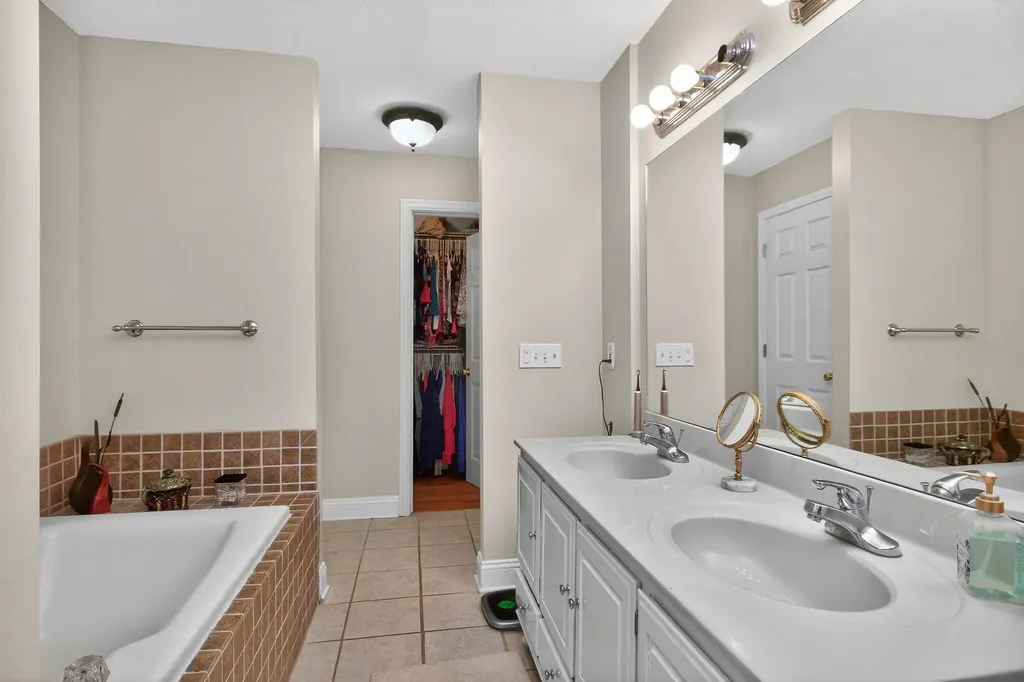 2012 Mooreland Drive Lawrenceburg KY 40342