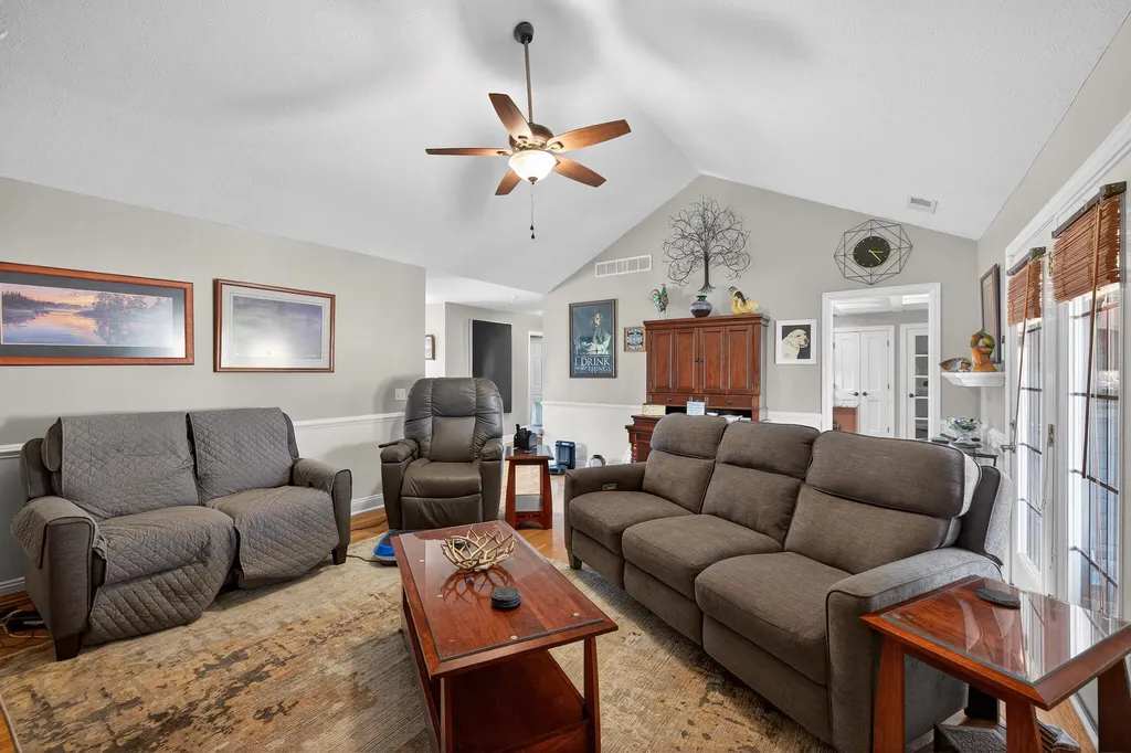 2012 Mooreland Drive Lawrenceburg KY 40342