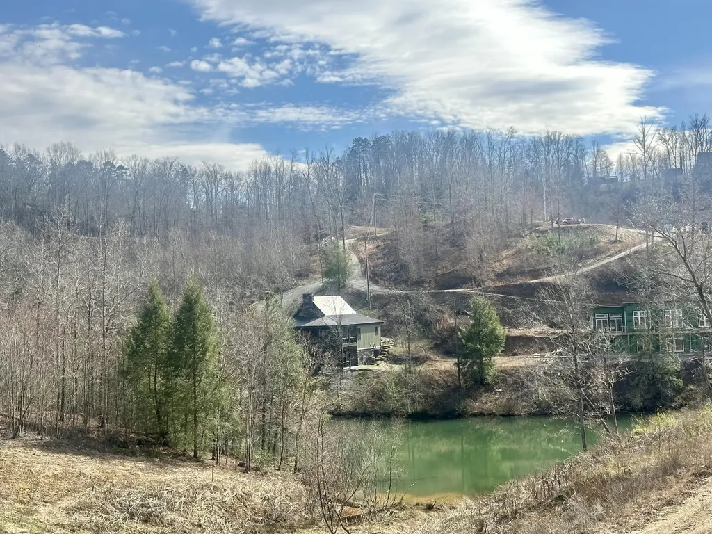 Lot 6 Sleepy Hollow Road East Bernstadt KY 40729