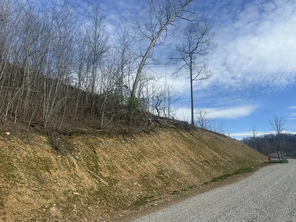 Lot 13 Sleepy Hollow Road East Bernstadt KY 40729