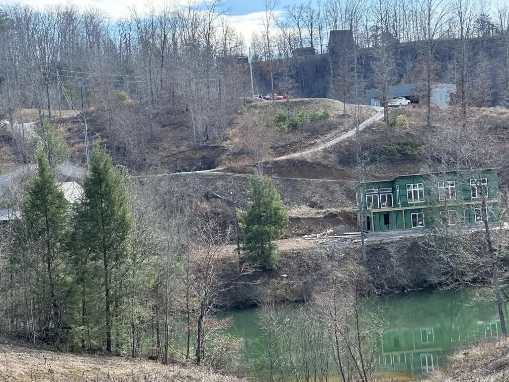 Lot 2 Sleepy Hollow Road East Bernstadt KY 40729